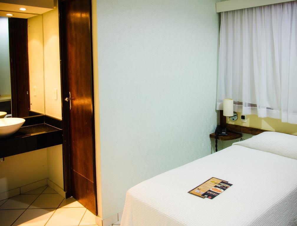Quarto Individual Econômico